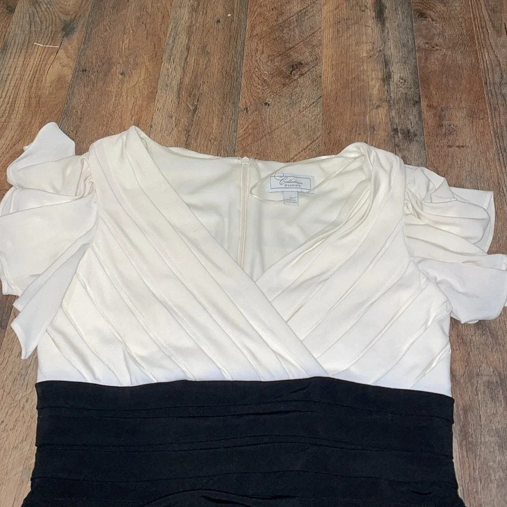 Dress Barn Vintage Black and White Short Sleeve Dress.  Size 6.